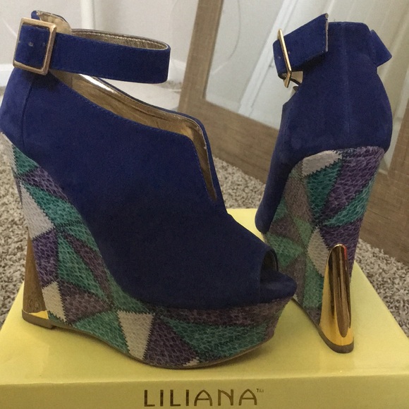 Blue wedge with Gold accent - Picture 5 of 5